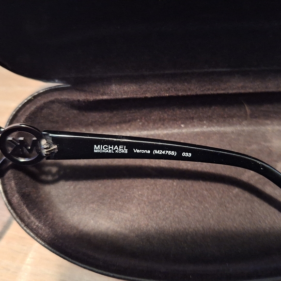 Micheal kors sun glasses - Picture 5 of 6